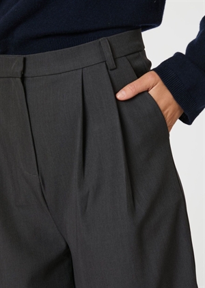 Nika structure shorts Dark Grey Neo Noir 